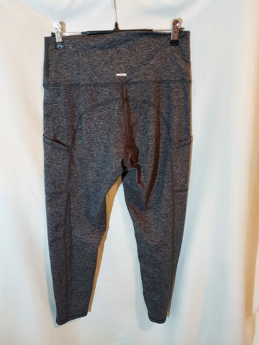 Aerie Chill. Play. Move. High-Rise Leggings - Heathered Gray - Large Short
